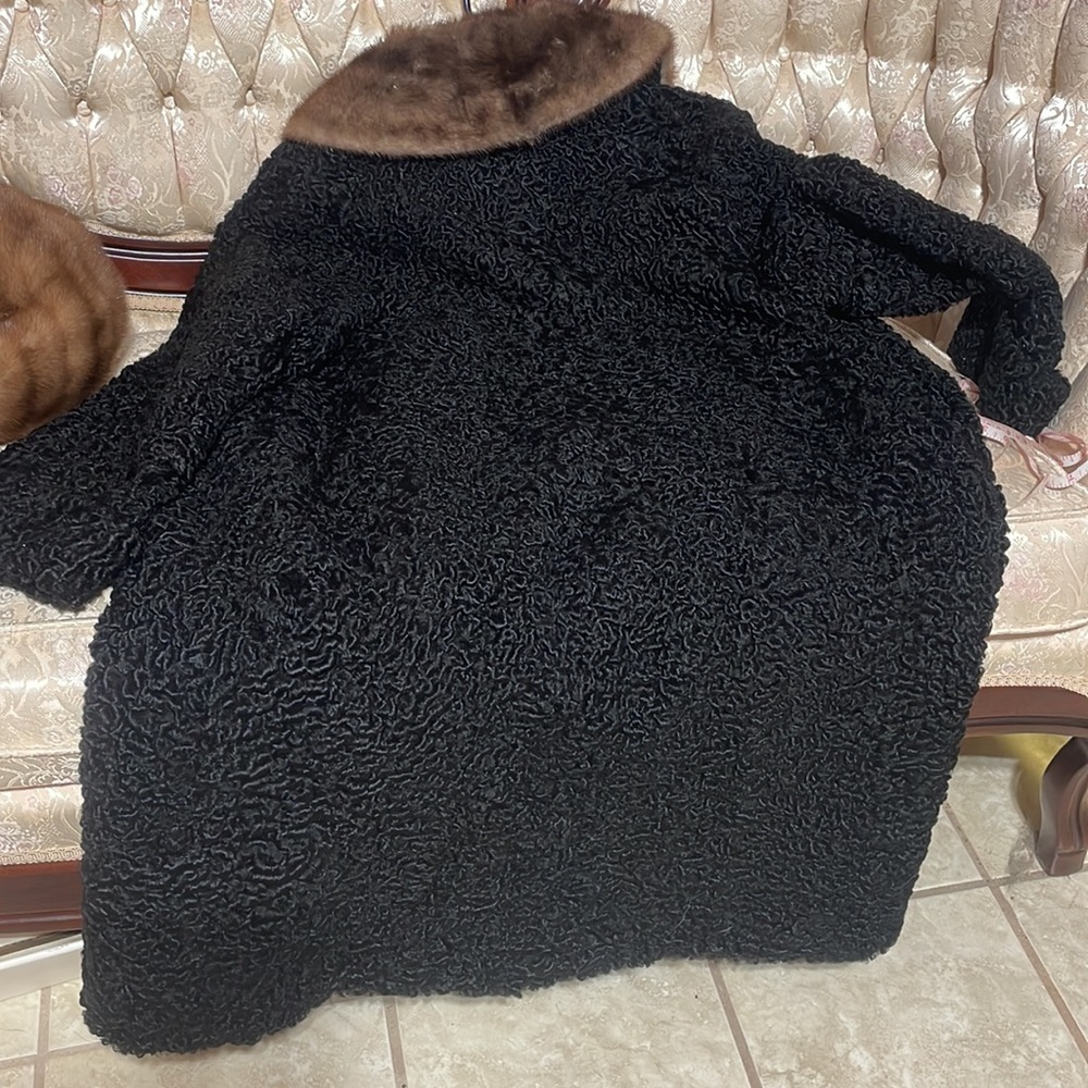 Mitchell Fur Company Persian Lamb coat - Picture 4 of 7
